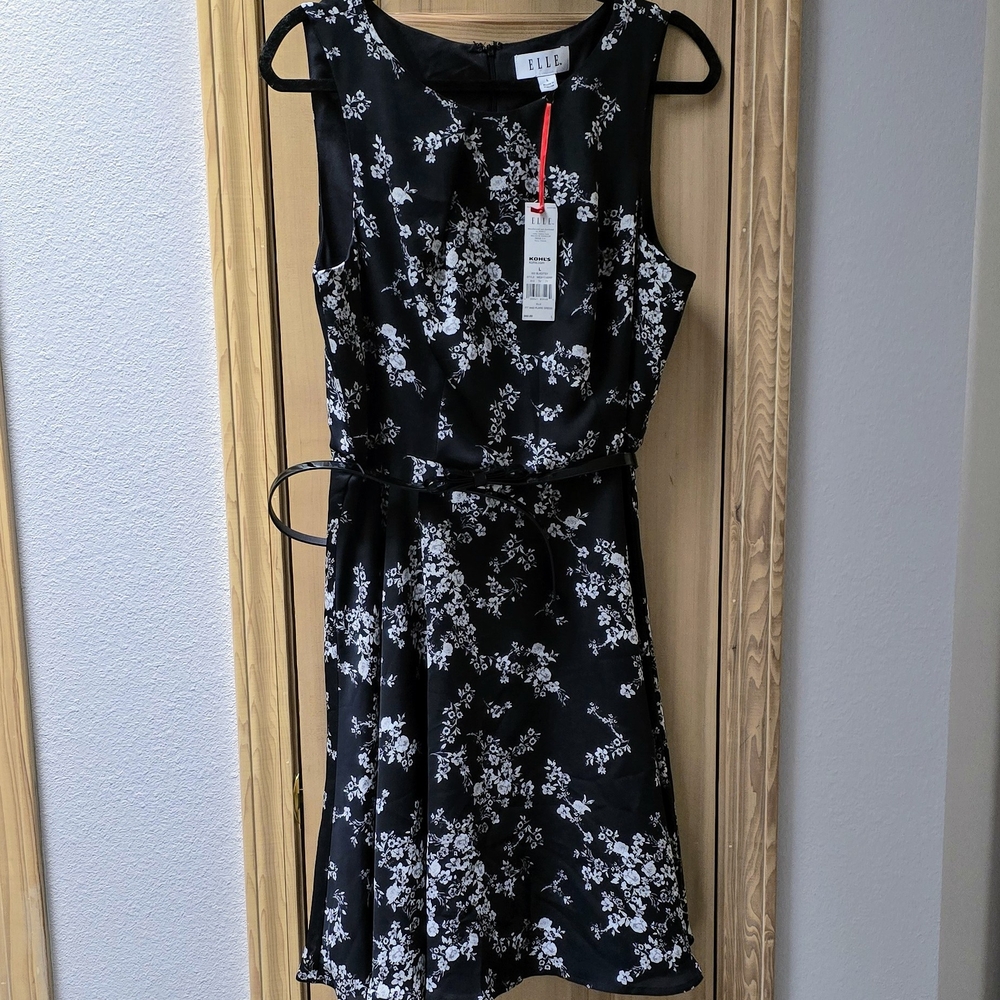 ELLE Dress Black White Floral Sleeveless Lined Belt
